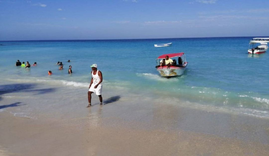 Playa Blanca en Cartagena: Vamos a tumbar negocios de playa Blanca en zonas de bajamar: Dau