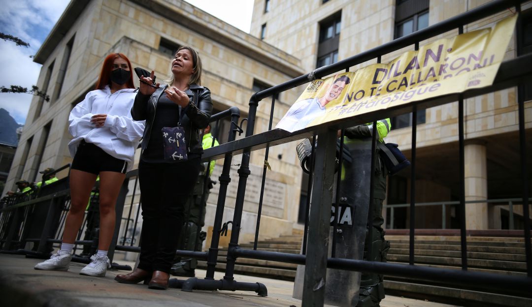 En la mañana de este domingo, se llevó a cabo un plantón en el Palacio de Justicia, donde los asistentes solicitan que no se archive el caso de la muerte de Dilan Cruz y se haga justicia.
