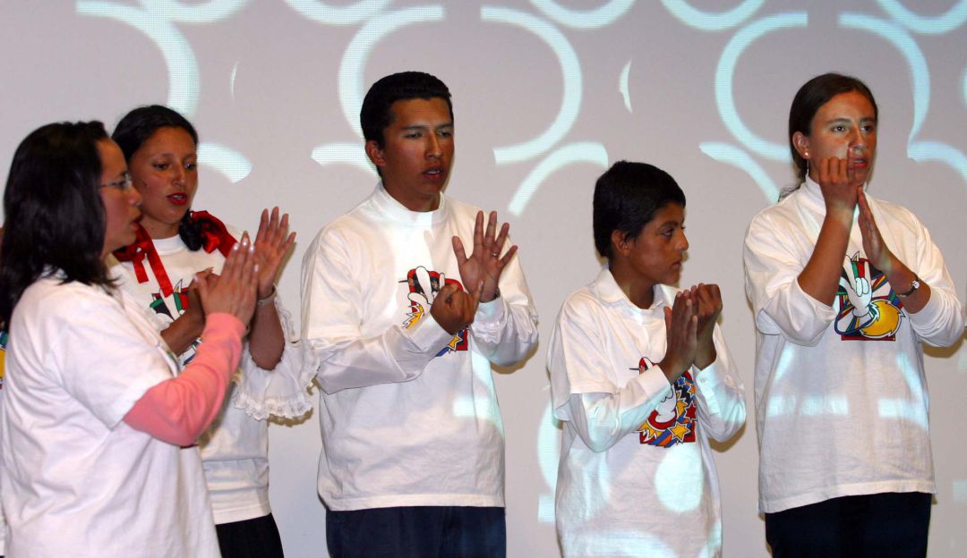 BOGOTA, AGO 31.- EL INGRESO DE CUATRO NIÑOS NO OYENTE, LLEVO A LA ESCUELA NORMAL SUPERIOR DE JUNIN (CUNDINAMARCA) A RENOVAR SU METODOLOGIA PEDAGOGICA (OSCAR PEREZ-COLPRENSA).