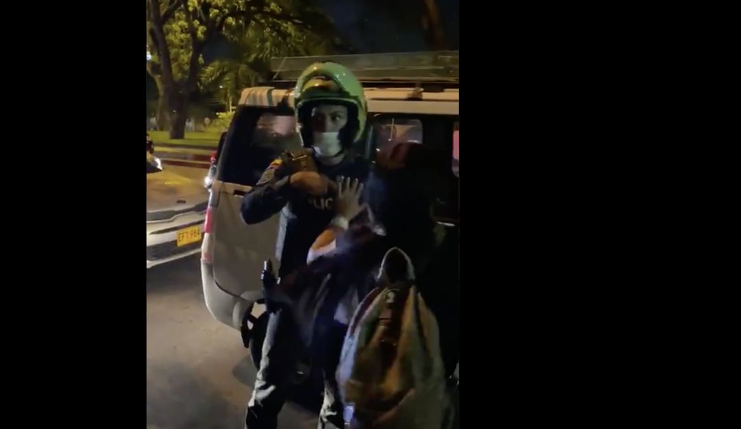 Asesinato mujer Cauca ejército: Plantón en Cali por muerte de mujer causa enfrentamiento con un Policía