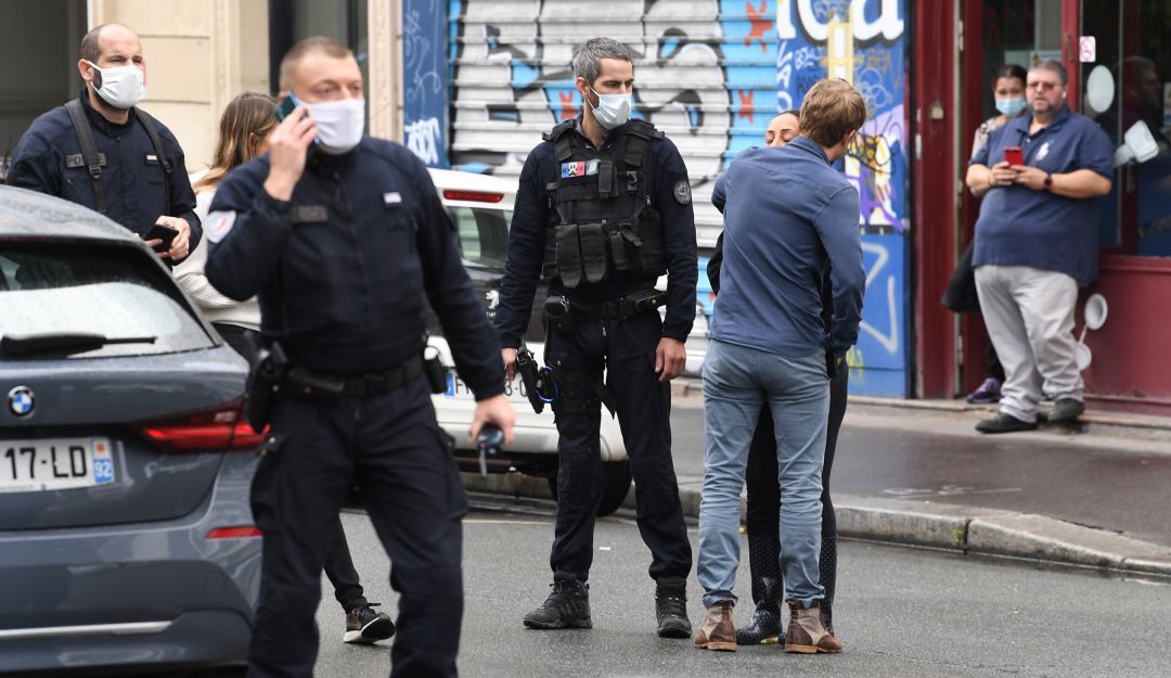 Cuatro heridos por arma blanca en París cerca de exsede de revista Charlie: Detienen a sujeto tras agresión cerca de exsede Charlie Hebdo en París
