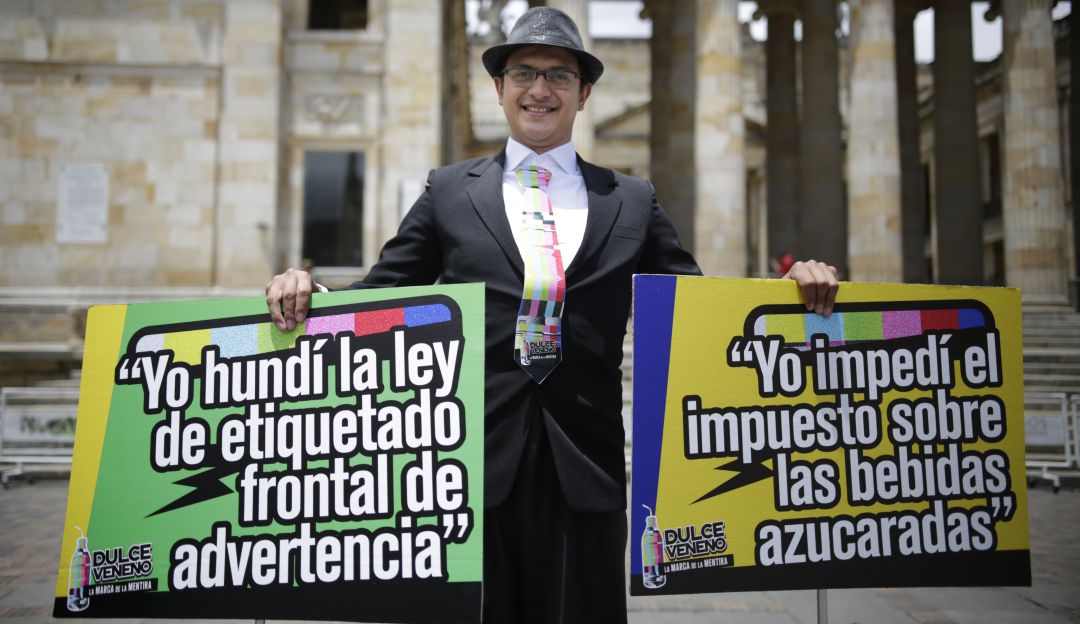 Bogotá. 27 de Agosto del 2019. El colectivo de abogados José Alvear Restrepo realiza el lanzamiento de la campana "Dulce Veneno, la marca de la mentira" que se llevó acabó en la Plaza de Bolívar.