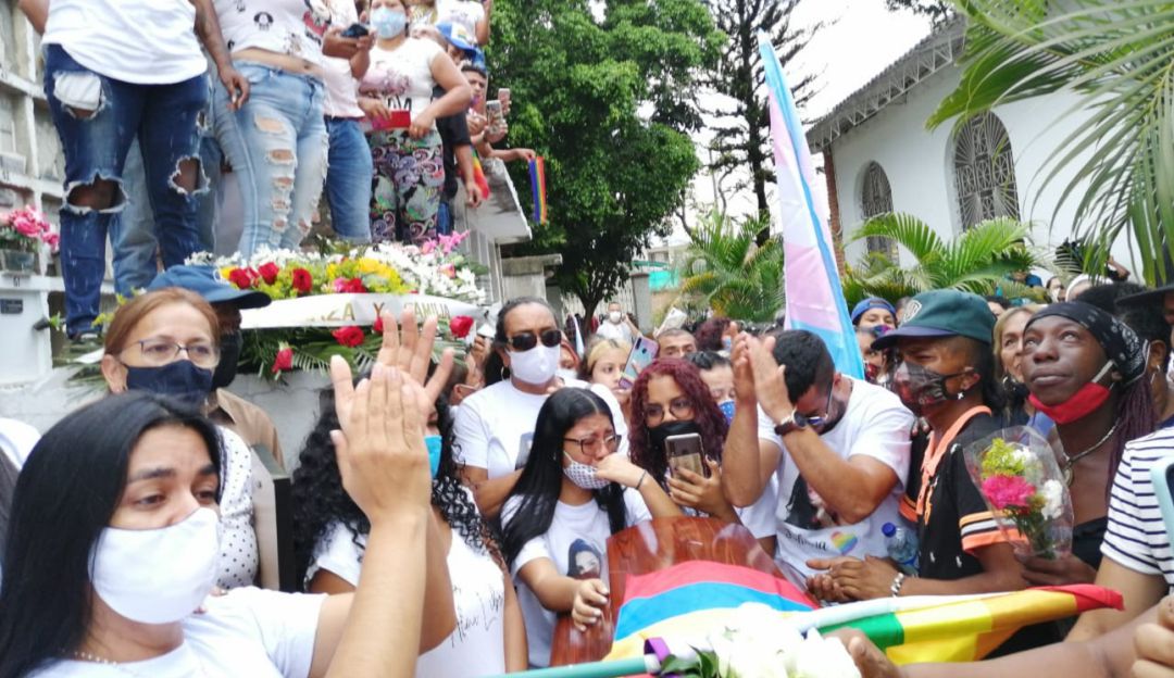 Sepelio de mujer trans: Madre de Juliana Giraldo, asesinada por un soldado, perdonó al militar