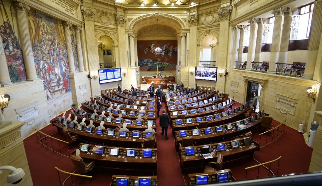 Bogotá. Agosto 14 de 2020. Este viernes se cumplió en el Salón Elíptico la sesión presencial de la Cámara de Representantes para escoger al nuevo Defensor del Pueblo, para lo cual se mantuvo el distanciamiento y normas de bioseguridad. Como ganador en la elección quedó Carlos Camargo Asis (Colprensa - Cámara de Representantes)