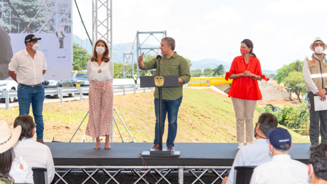 Presidente Duque inaugura más de 30 km nuevos para la Ruta del Sol 3