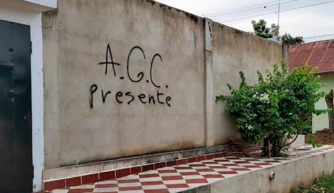 Panfletos y grafitis Autodefensas en Bolívar: Aparecen panfletos y grafitis alusivos a las autodefensas en Bolívar