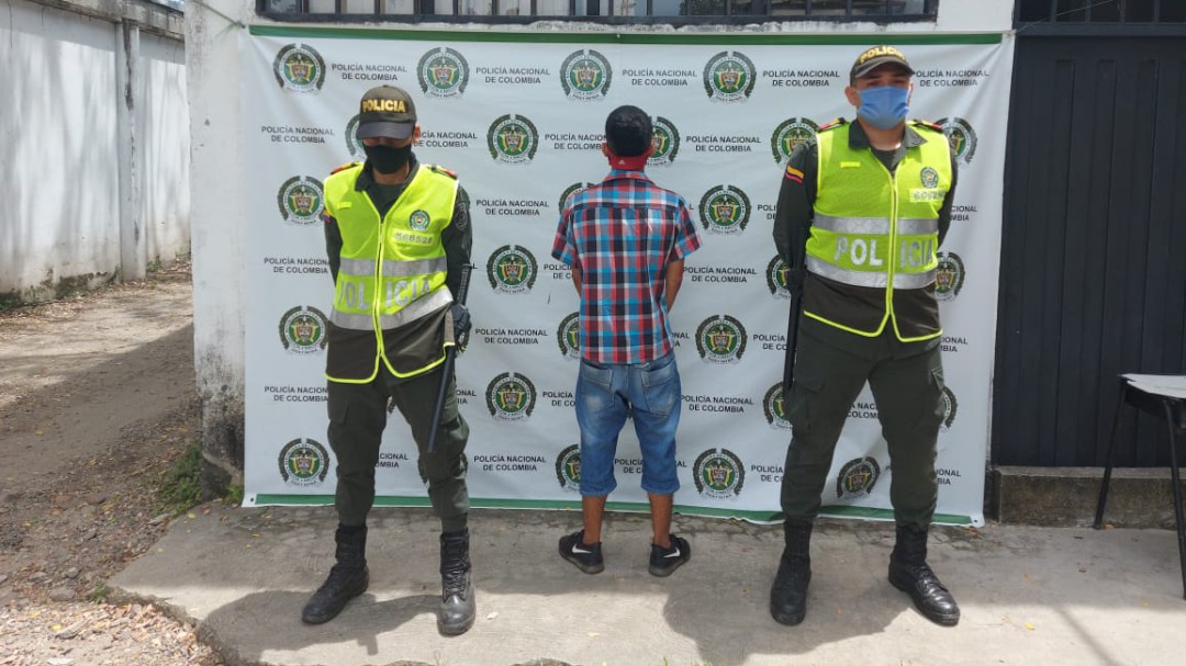 Dos capturados por grafitis alusivos a Autodefensas Gaitanistas de Colombia