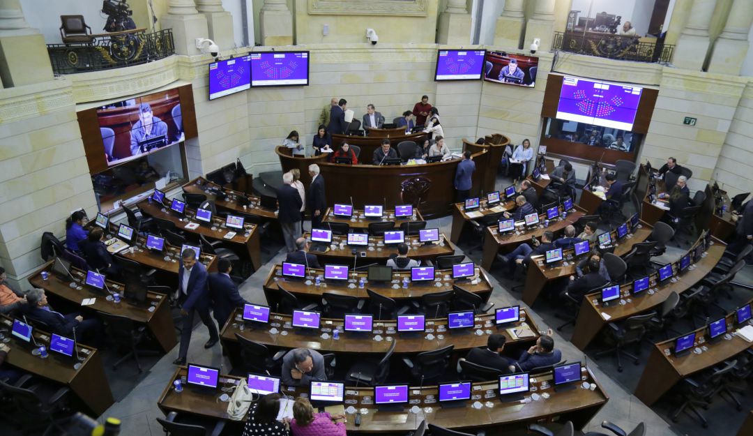 En una resolución se autoriza a las comisiones del Senado a convocar a sesiones mixtas.