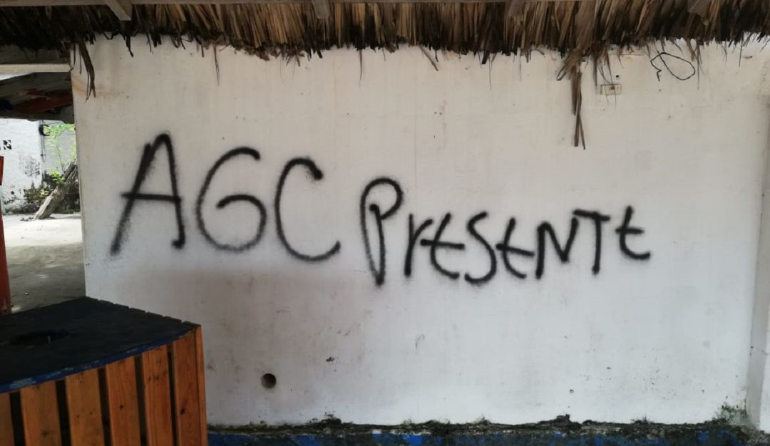 Grafitis en la zona insular de Cartagena: Aparecen grafitis alusivos a las autodefensas en zona insular de Cartagena