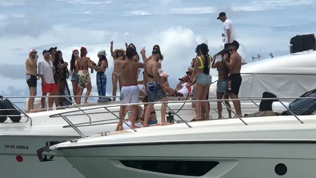 ¡Descontrol! Reportan rumbas en yates sin medidas de bioseguridad en Cholón
