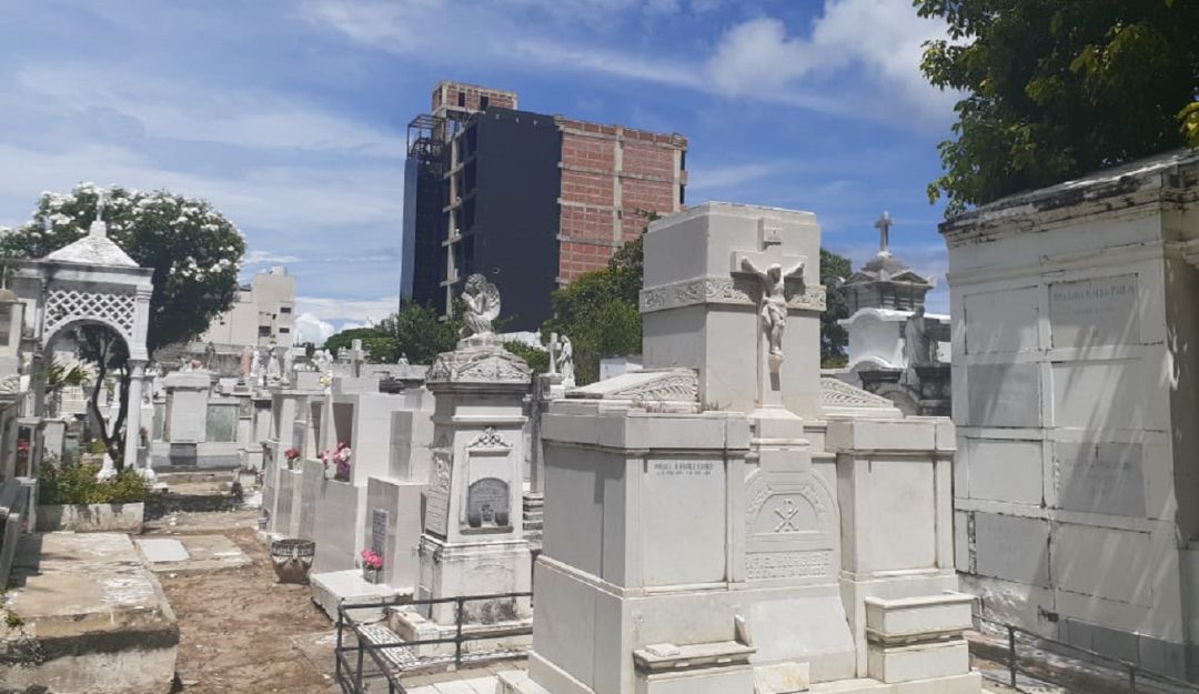 Limpieza Cementerio de Manga en Cartagena: Realizan limpieza en el cementerio de Manga en Cartagena