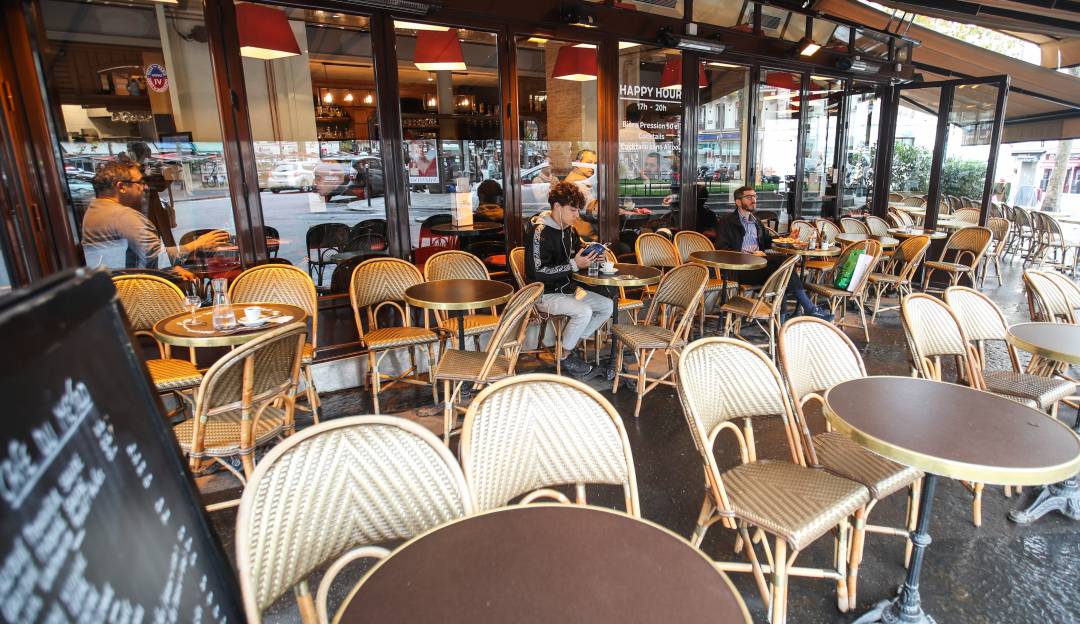 Restricciones en París ante Covid-19: París aumenta restricciones: cierra bares y cafés