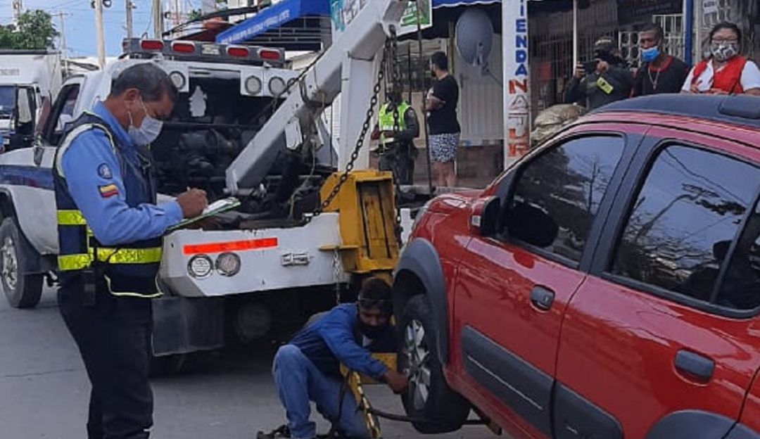 Operativos de control barrio San Pedro en Cartagena: Tres sancionados por mal parqueo en el barrio San Pedro de Cartagena