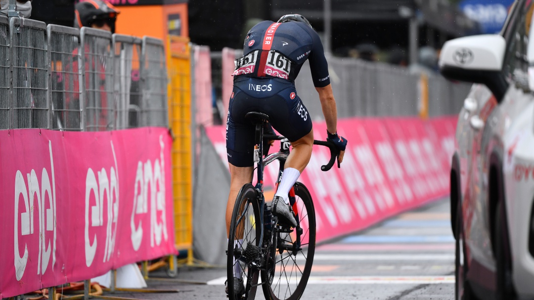 Geraint Thomas se retiró del Giro tras la caída sufrida en la tercera etapa