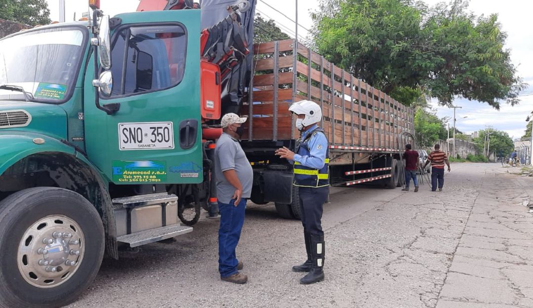 Operativos de tránsito en Cartagena: 15 comparendos por mal parqueo e incumplir normas de tránsito en Cartagena