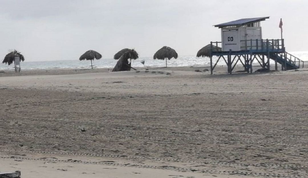 Rescate turista irlandés en Cartagena: Rescatan a turista irlandés en una playa que está cerrada en Cartagena