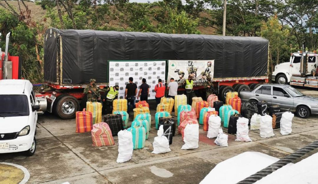 Incautan dos toneladas de marihuana en las vías del Valle del Cauca: Golpe al narcotráfico: detienen tractomula con dos toneladas de marihuana