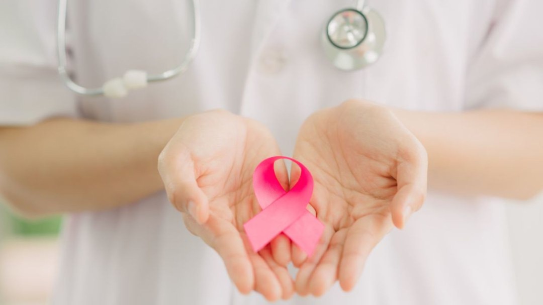 Con deporte y charlas, conmemoran mes contra el cáncer de mama