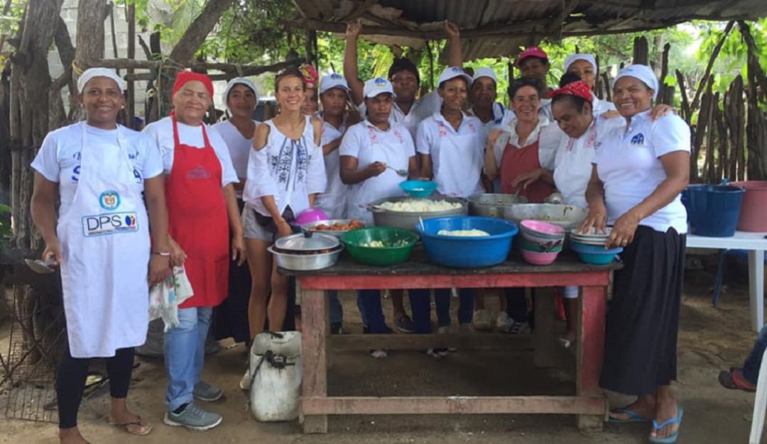 Cocina tradicional con mujeres en Dibulla.