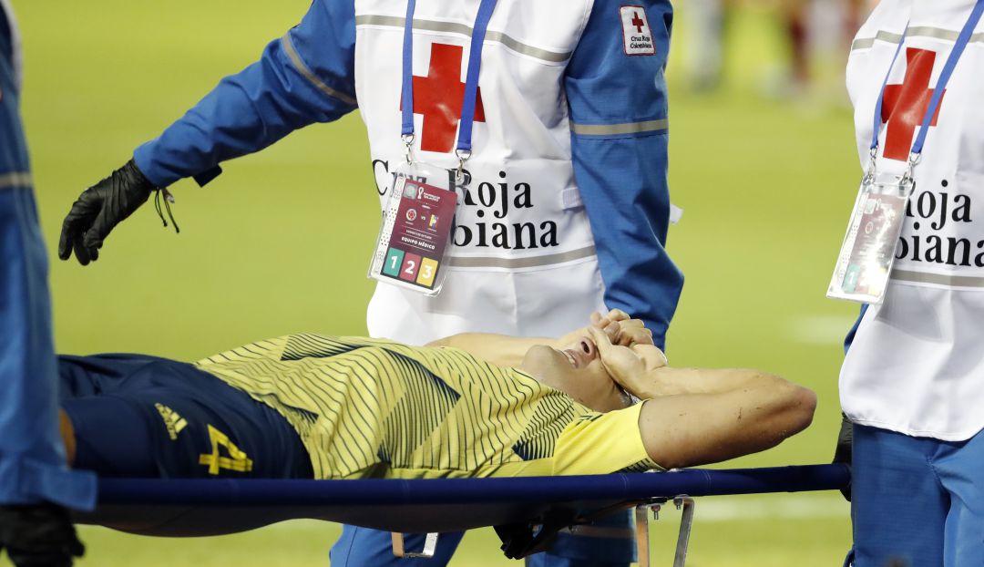 Lesión de Santiago Arias: El conmovedor mensaje de Karin Jiménez, la esposa de Santiago Arias