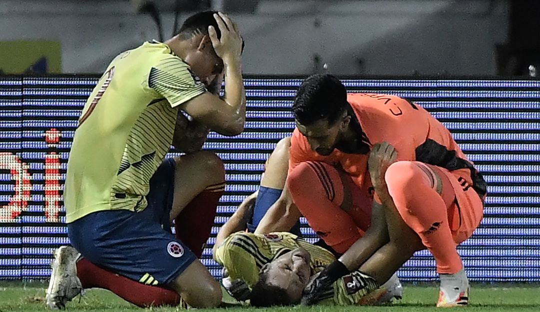 Lesión Santiago Arias: Santiago Arias sufrió fractura de peroné y lesiones complejas en el tobillo