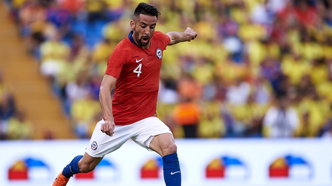 Chile recupera a Mauricio Isla pero pierde otro dos jugadores
