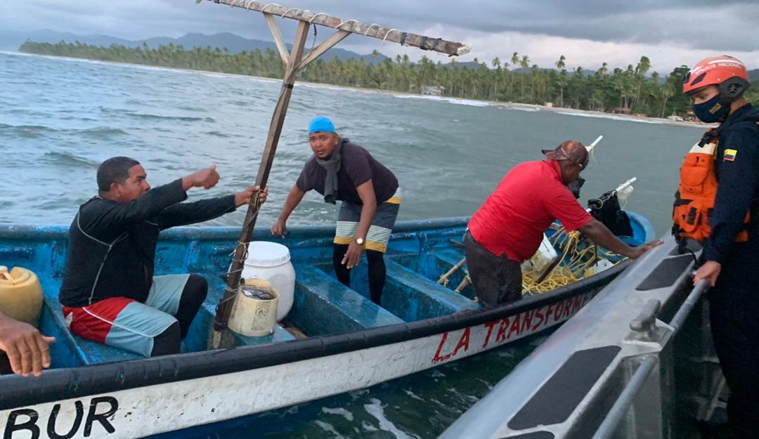 Rescates de la Armada Nacional en Santa Marta: Armada rescata a dos pescadores tras quedar a la deriva en Cabo San Juan