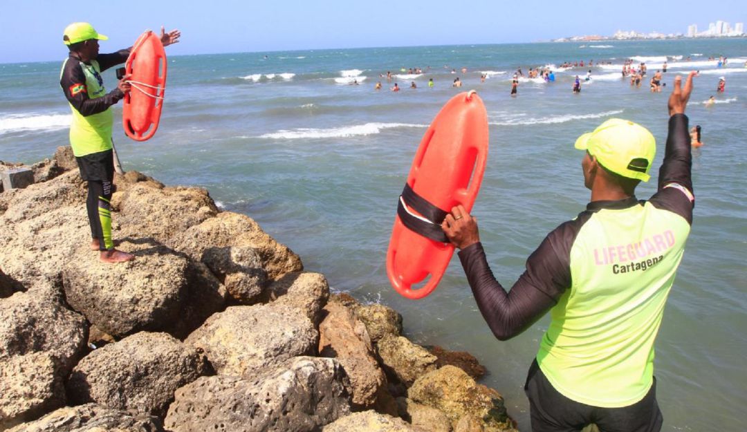 Playas en Cartagena: En Cartagena, bañistas se salvan de morir en una playa prohibida
