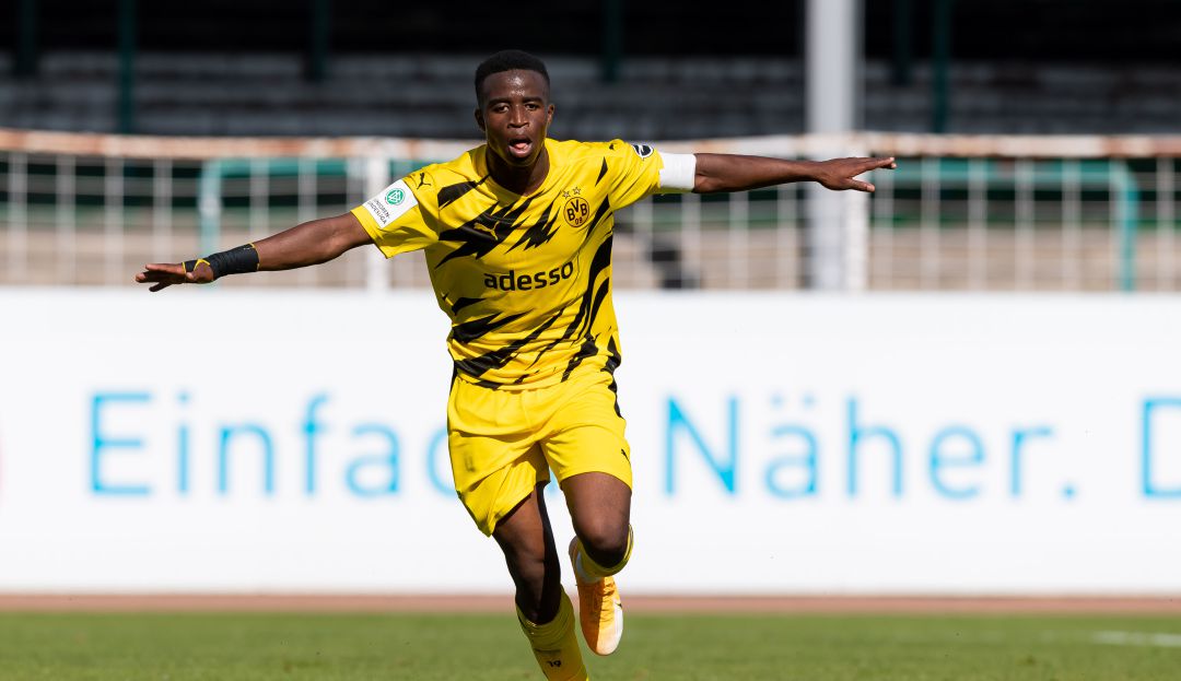 Champions League: Borussia Dortmund quiere inscribir en Champions a un jugador de 15 años