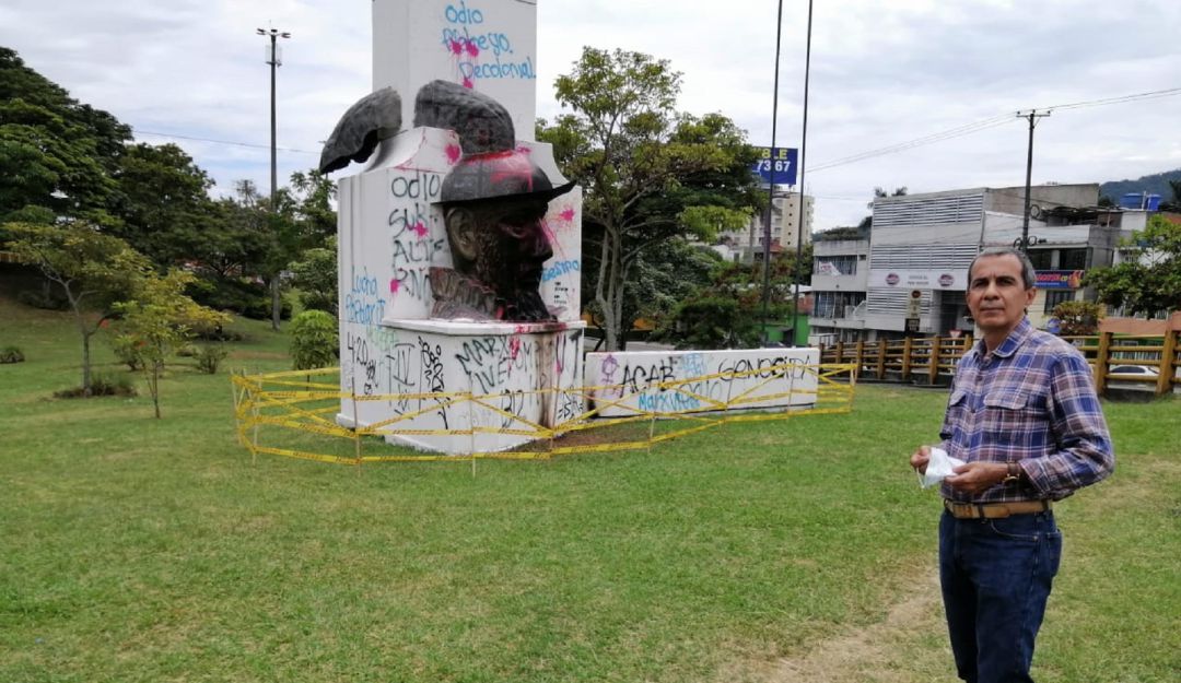 Tolima: El escultor Enrique Saldaña visitó su obra objeto de vandalismo