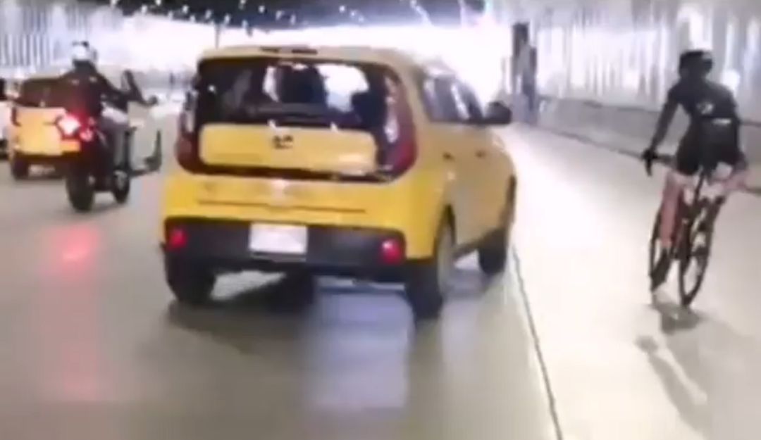 Intolerancia en las vías: ciclista es amenazado por un taxista en Medellín: Intolerancia en las vías: ciclista es amenazado por un taxista en Medellín