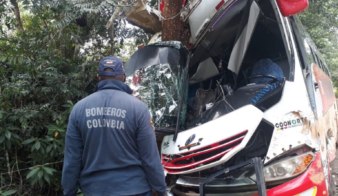 Accidente de tránsito en Nechí conco heridos: 5 heridos dejó el choque de un bus y un campero en la vía Nechí- Caucasia