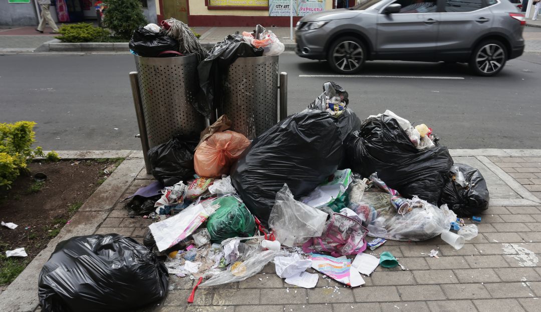 Van más de 3.200 canecas de basura públicas robadas en Bogotá