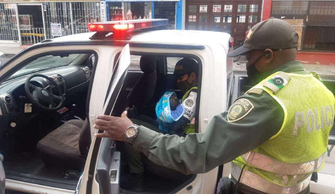 Tolima: Policías rescataron a un bebé abandonado en una iglesia