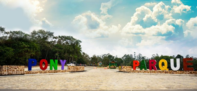 El PONY PARQUE ya cuenta con lámparas solares de alumbrado público