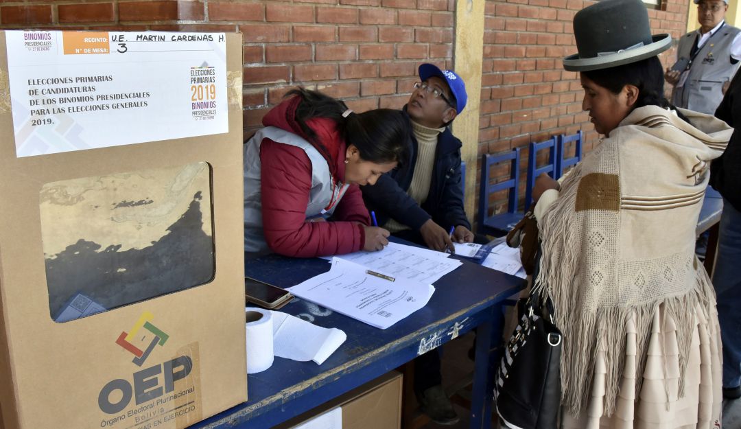 Observadores electorales Bolivia Argentina Evo Morales: Detención de observador electoral enfrenta a Bolivia y Argentina