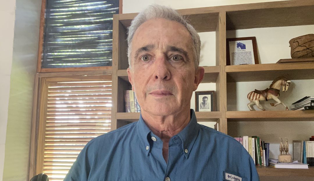 Álvaro Uribe denuncia a Iván Cepeda: Álvaro Uribe desiste de una denuncia por calumnia contra Iván Cepeda