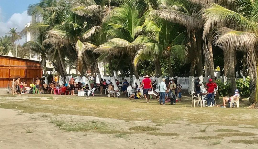 Playa Hollywood en Cartagena: Bañistas sin control en Playa Hollywood de Cartagena