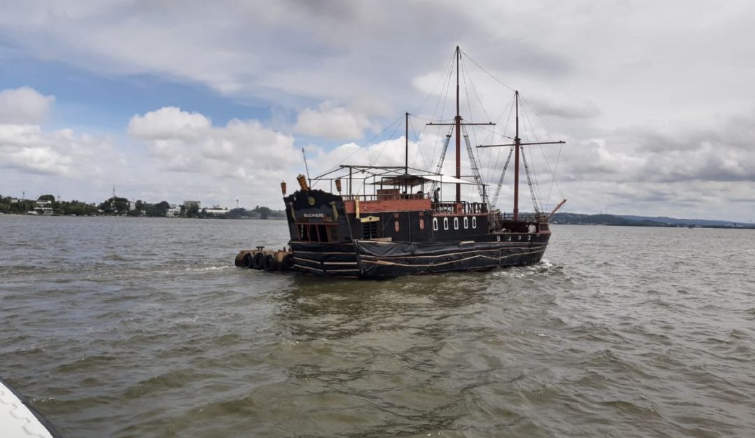 Galeón Bucanero en Cartagena: Realizan remolque del galeón bucanero en Cartagena