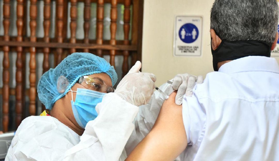 Toma de muestras de Coronavirus en Cartagena: En Cartagena DADIS realiza toma de muestras de COVID-19 a sus funcionarios