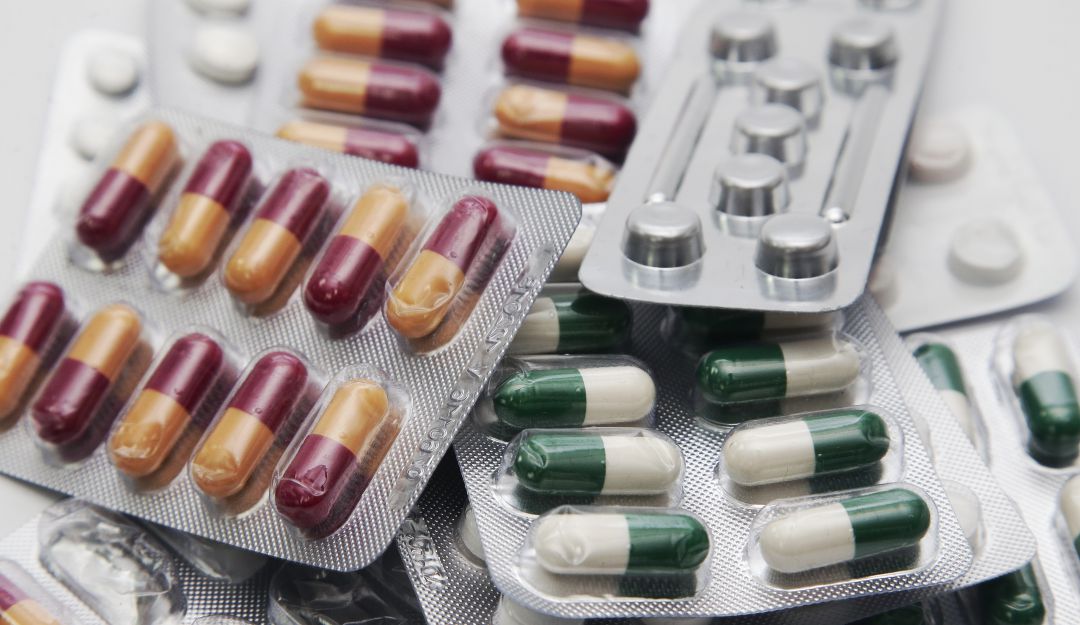 Recobros excesivos en medicamentos: Contraloría denuncia medicamentos con millonarios recobros indebidos
