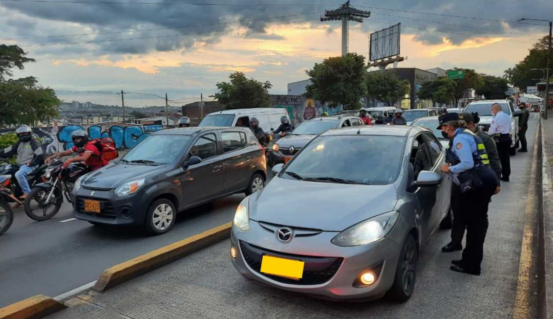Multas de tránsito en Pereira: Aumentaron las multas en Pereira por parqueo en zonas prohibidas