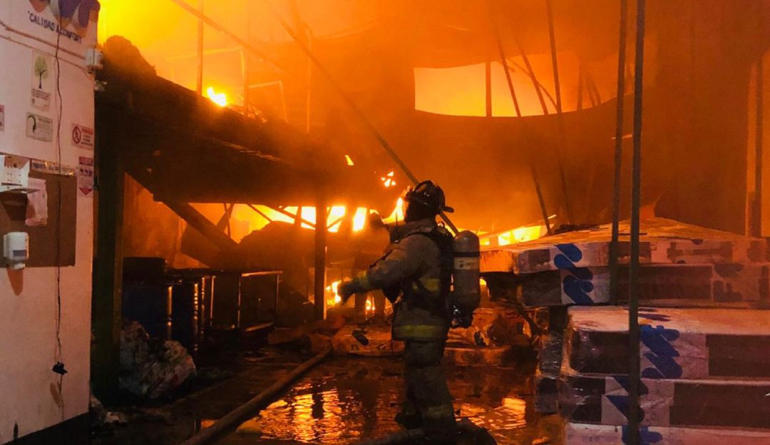 Incendio en Fontibón consumió una bodega y afectó dos viviendas