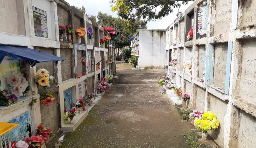 Jornadas de limpieza en cementerios de Cartagena: Realizan limpieza en el cementerio de Ternera en Cartagena