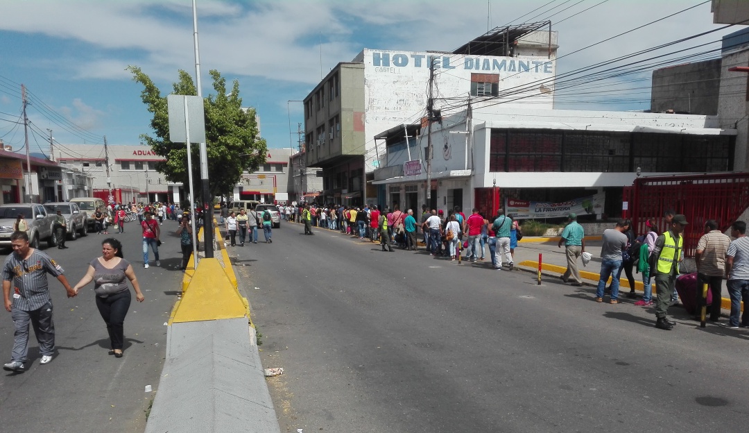 Migración de venezolanos a Colombia: Represamiento de migrantes en Táchira aumentará contagio: líderes politicos