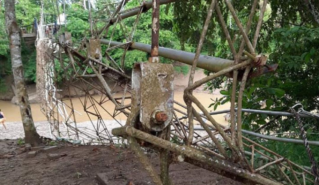 Puente de Necoclí colapsado no era vehícular: Puente colgante de Necoclí no era óptimo para el paso de vehículos: Dapard