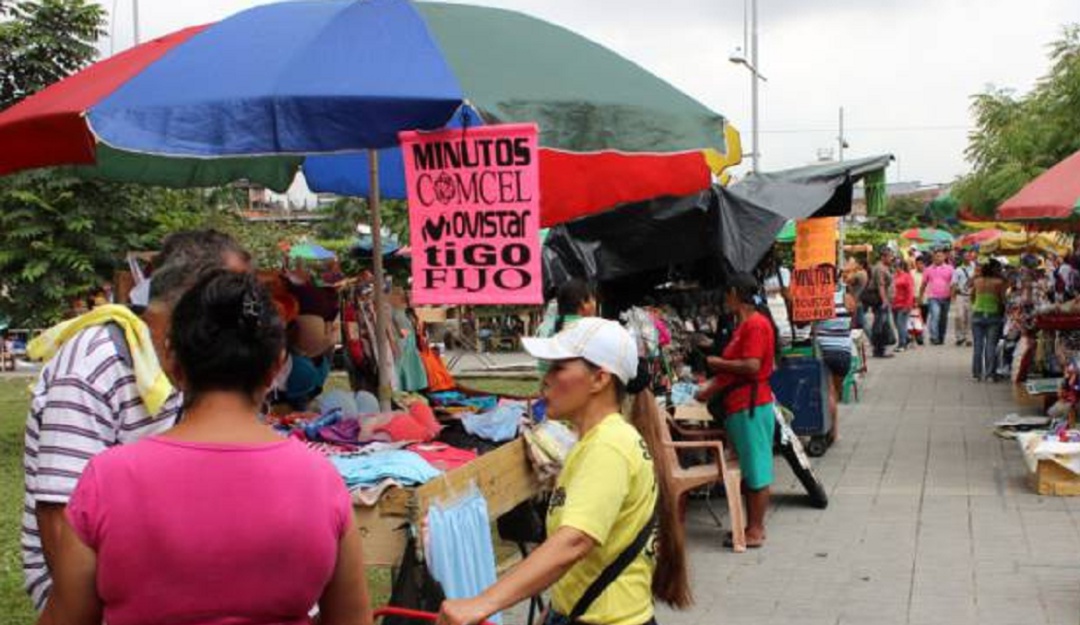 Vendedores informales celebraron el despeje de vallas en el centro: Vendedores informales esperan socialización y reubicación