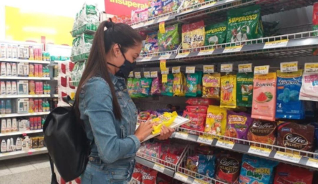Secretaría de Salud de Manizales decomisa dulces en tiendas: Ad portas del 31, autoridades decomisan dulces en sitios comerciales