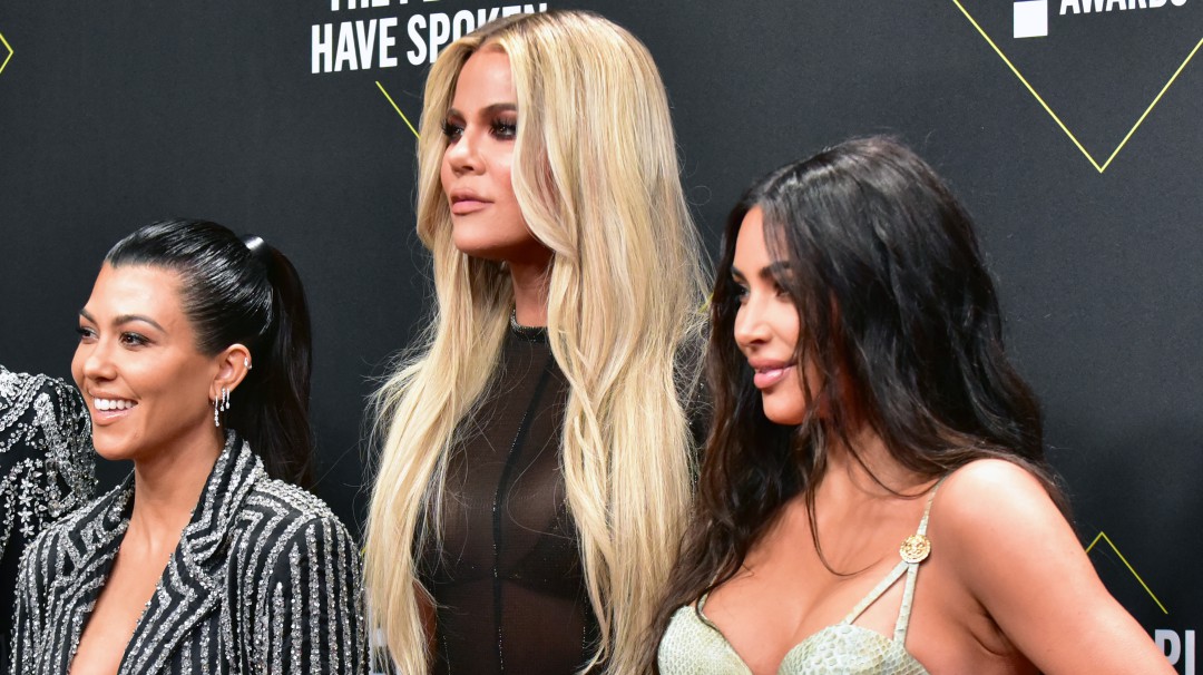 Los cuerpazos de las hermanas Kardashian tienen ‘boquiabiertos’ a sus fans
