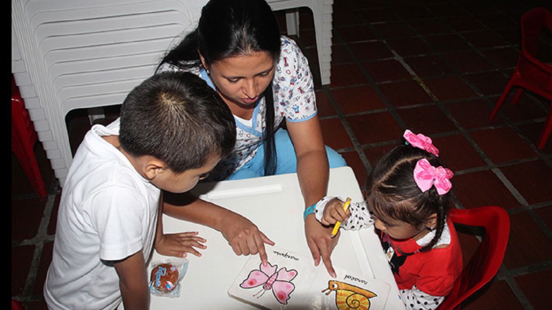 Agentes educativos llevan más de dos meses sin recibir sueldo